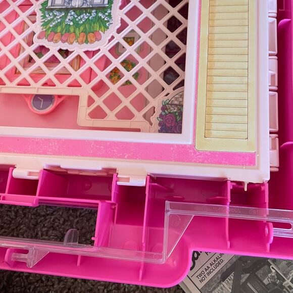 Vintage Barbie Fold 'n Fun Home - Incomplete - Picture 14 of 16